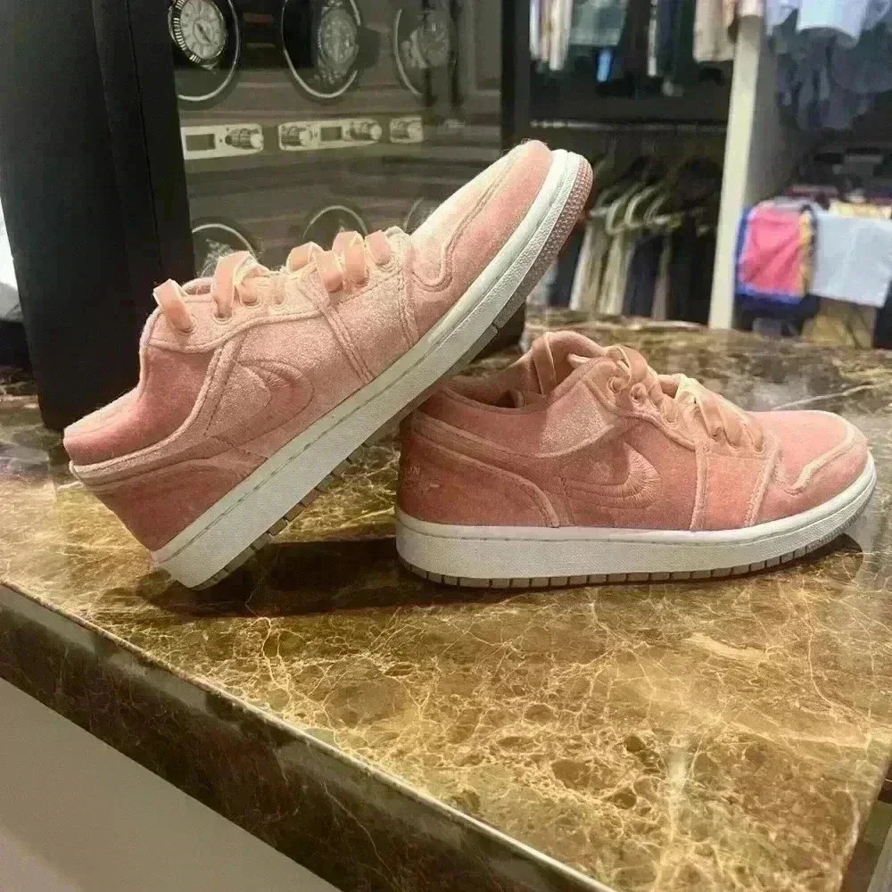 Nike Air Jordon 1 Low Low SE Pink Velvet/White- Size 7.5